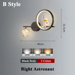 lampe murale moderne or noir blanc support sphère lumineuse figurine étude chambre entrée
