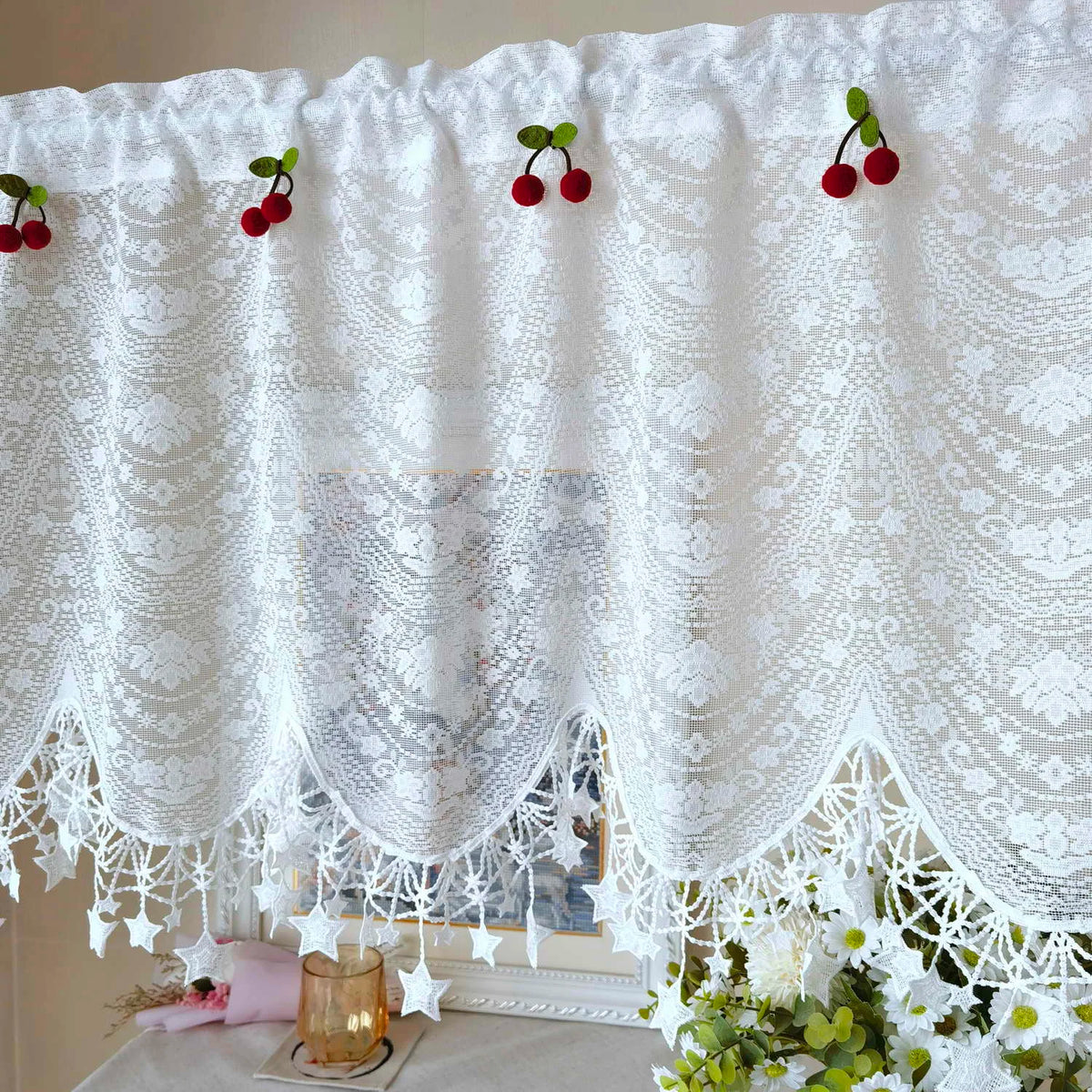 rideau blanc dentelle fleurs pompons cerises vintage romantique maison