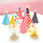 chapeaux fête anniversaire pois rayures motifs géométriques noir blanc rose rouge jaune bleu festive