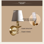 lampe murale classique dorée abat jour tissu blanc socle cuivre éclairage chambre salon étude