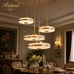 suspension lumineuse moderne marbre doré lumière blanche chaînes métalliques chambre salon restaurant