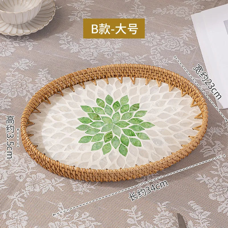assiettes rotin motif floral moderne rustique fruits gâteau pain fourchette verre blanc intérieur