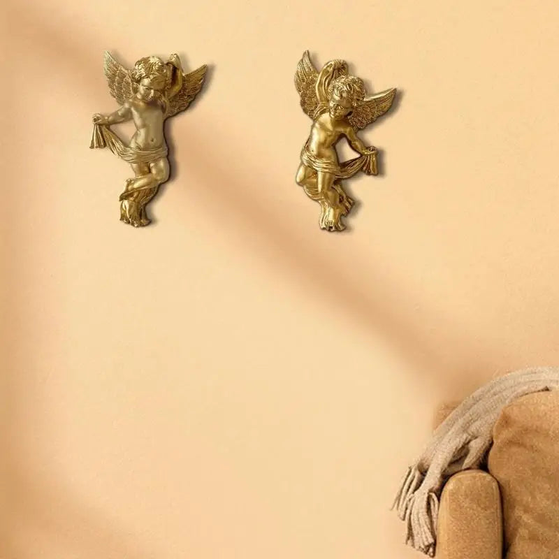 statues d'anges dorées détails sculpturaux classiques brillants intérieur chambre salon