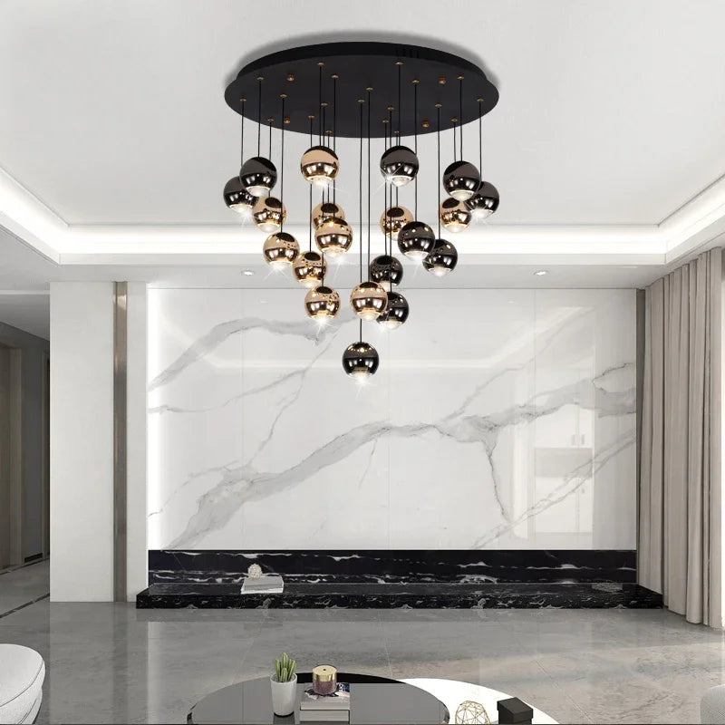 suspension lumineuse contemporaine noir doré sphères métalliques brillantes éclairage intérieur maison