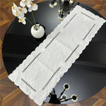 chemin table floral brodé lin blanc motifs ajourés vintage traditionnel festonné rectangle