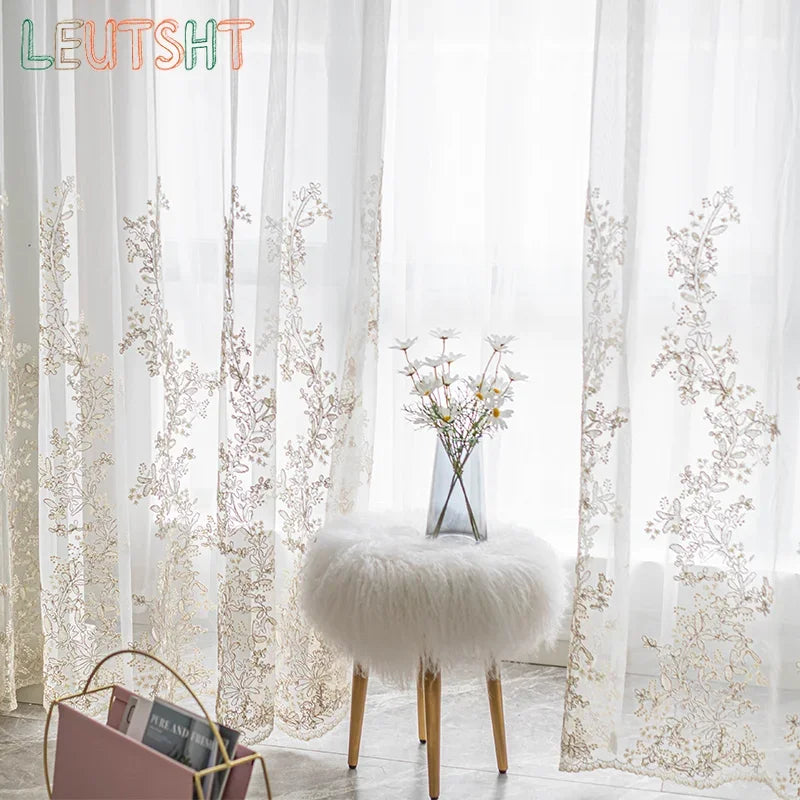 rideau blanc brodé fleurs transparent moderne chambre salon hospitalière