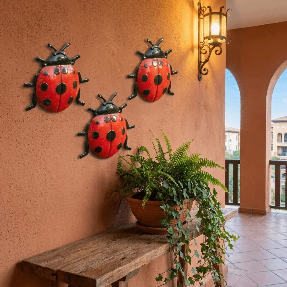 décorations murales coccinelle rouge noire adhésif réaliste métal points noirs trois pièces