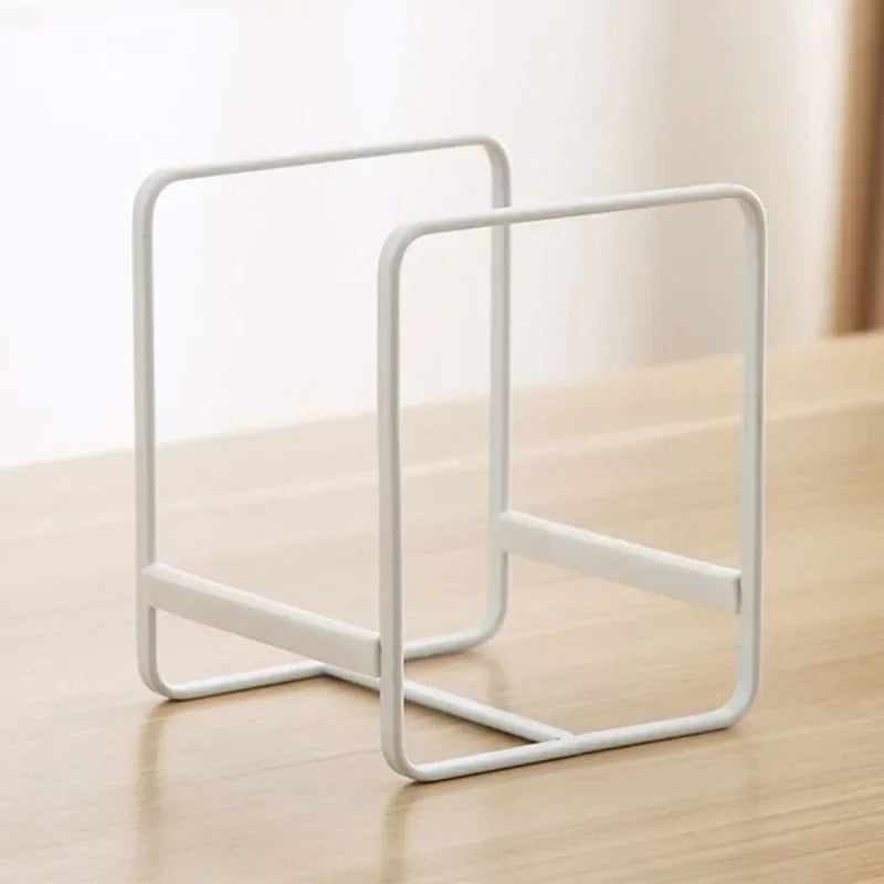 support assiettes noir blanc moderne minimaliste cuisine rangement vertical horizontal ustensiles