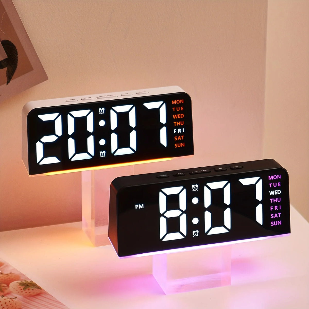 horloge numérique moderne affichage LED couleur noir blanc bleu rose