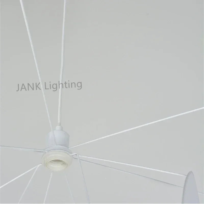 suspension lumineuse moderne blanc formes organiques ampoules câbles suspendus flux lumineux 2000 82000 certification