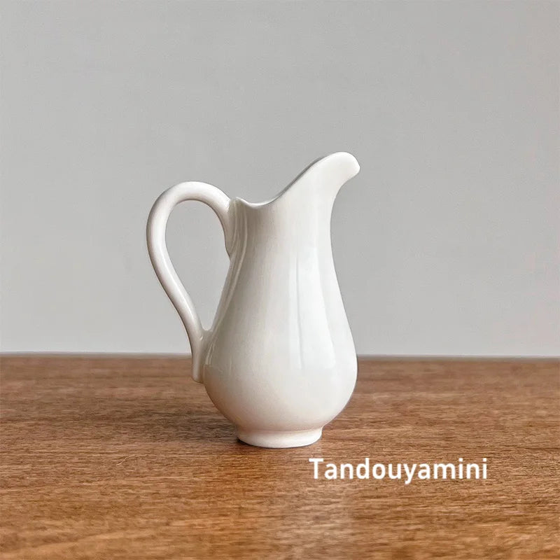 accessoires poupée miniature vase céramique ancien cruche anse fleur motif floral panier tressé rustic