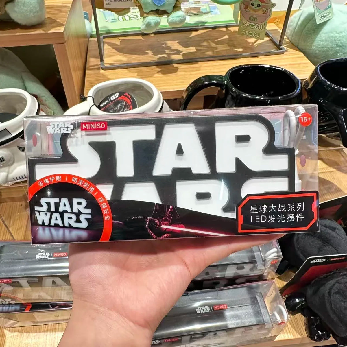 veilleuse led star wars logo lumineux noir blanc lettres relief opacité classique