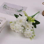 décoration intérieure bouquet artificiel roses soie classique blanc violet noir