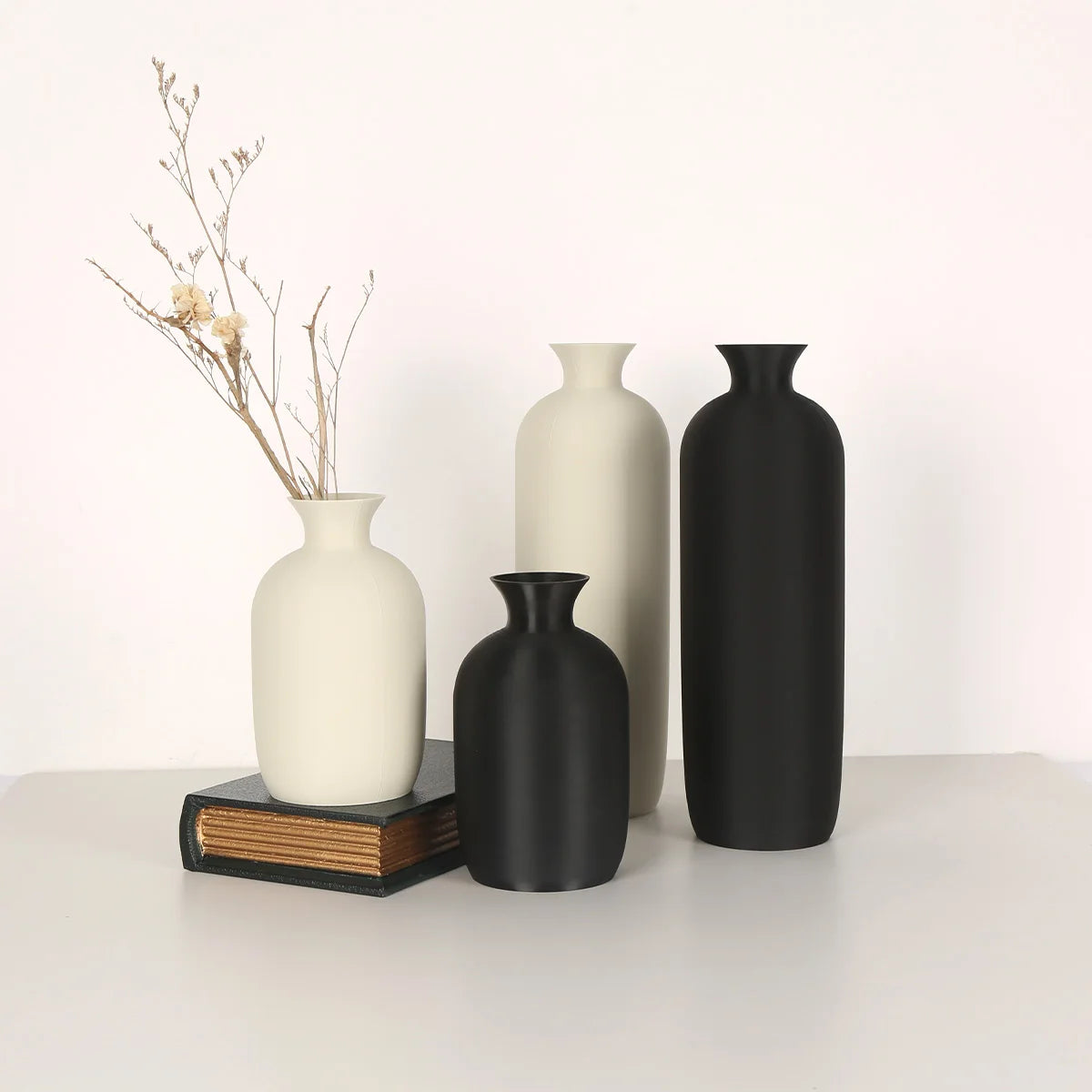 vases minimalistes noirs blancs mat opaques décoration maison fleurs séchées