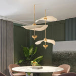 lampes suspendues modernes or blanc opalescent formes organiques sculpturales