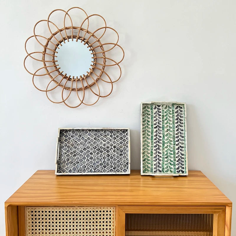 plateau decoratif bois motif floral geometric rangement bijoux the salon moderne artisanal poignees integrees