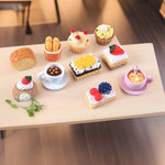 miniatures desserts blanc beige rouge vert bleu jaune crème gâteau biscuits fruits réaliste
