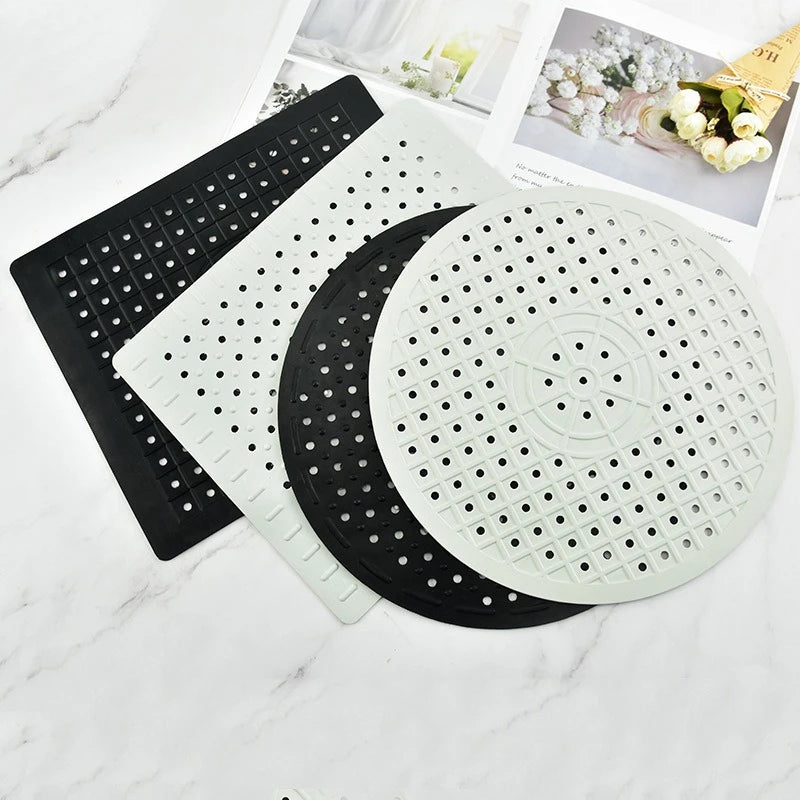 tapis lavabo silicone perforé moderne noir blanc pratique évier drainage rapide antidérapant
