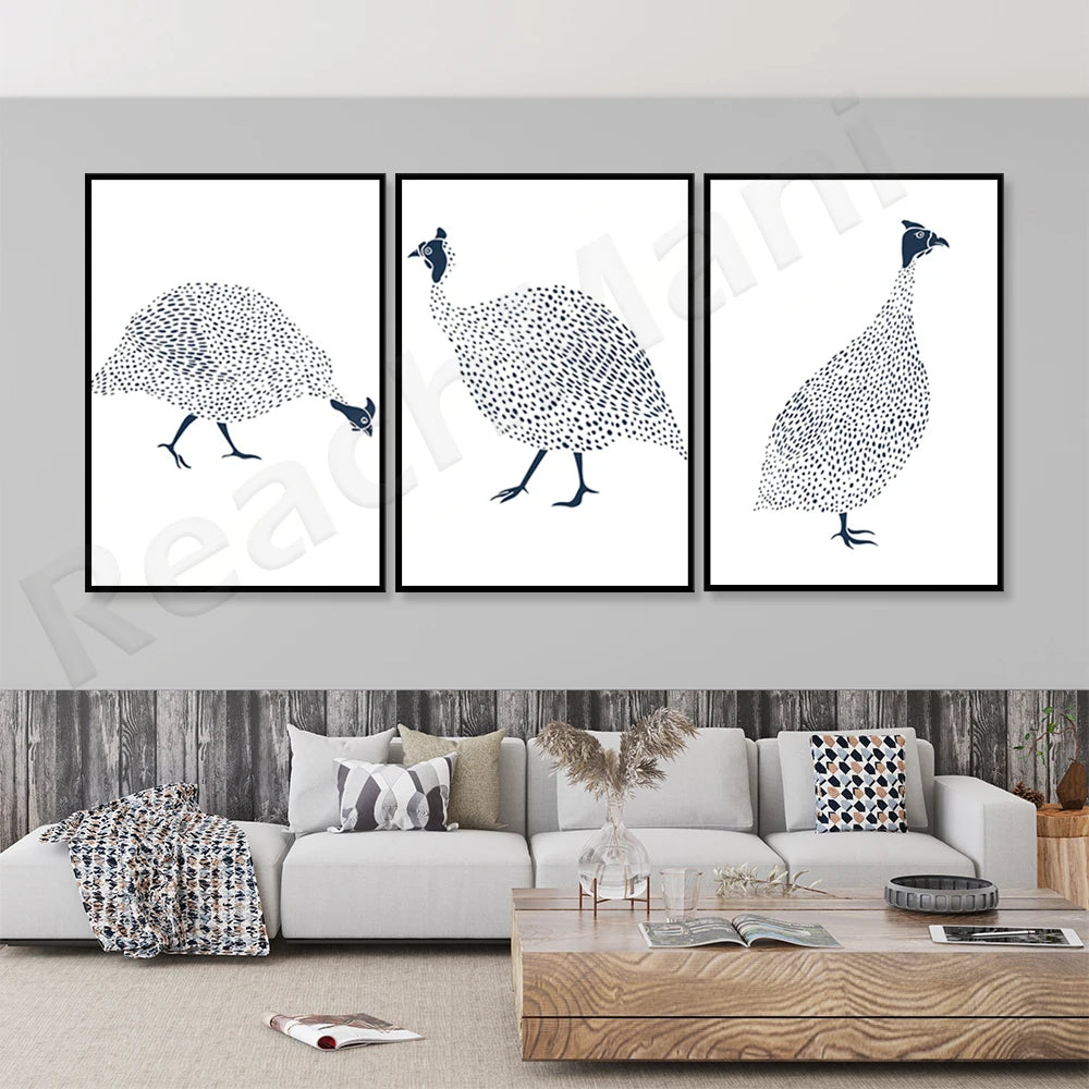 Série de trois affiches montrant différentes vues d'un oiseau aux motifs à points noirs sur fond blanc.