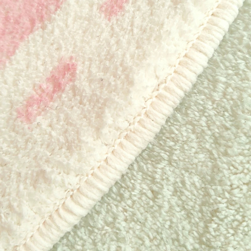 tapis dessin animé ours fruits fleurs vert clair rose pâle beige antidérapant confortable intérieur