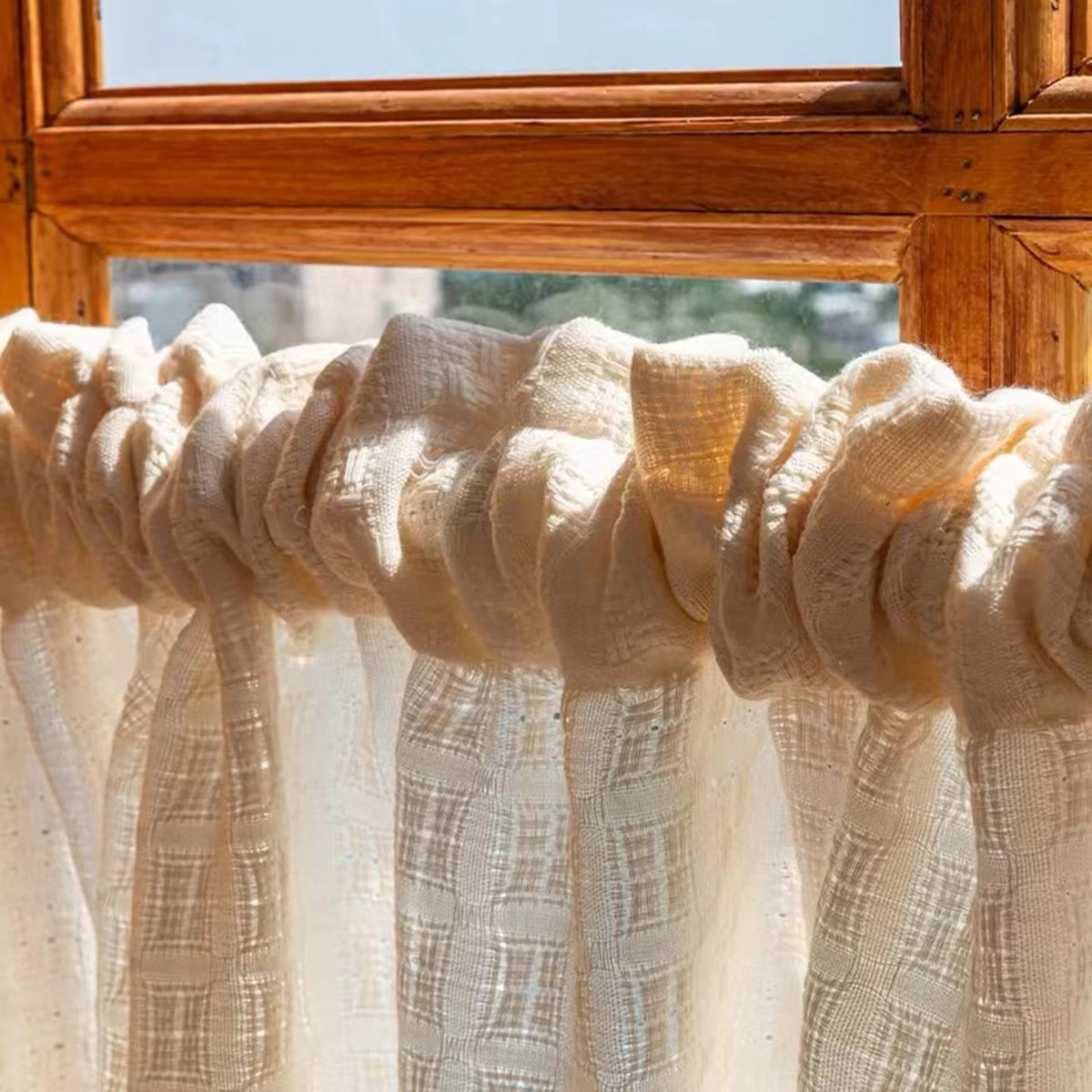 rideau blanc cassé bohème franges pompons tissage texturé motif carré translucide décoration intérieure