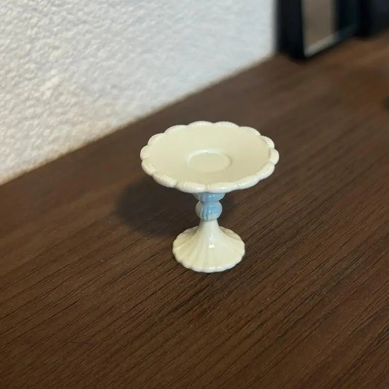 présentoir gâteau rétro plateau blanc macarons noir bougies miniatures tasse thé meubles maison poupée
