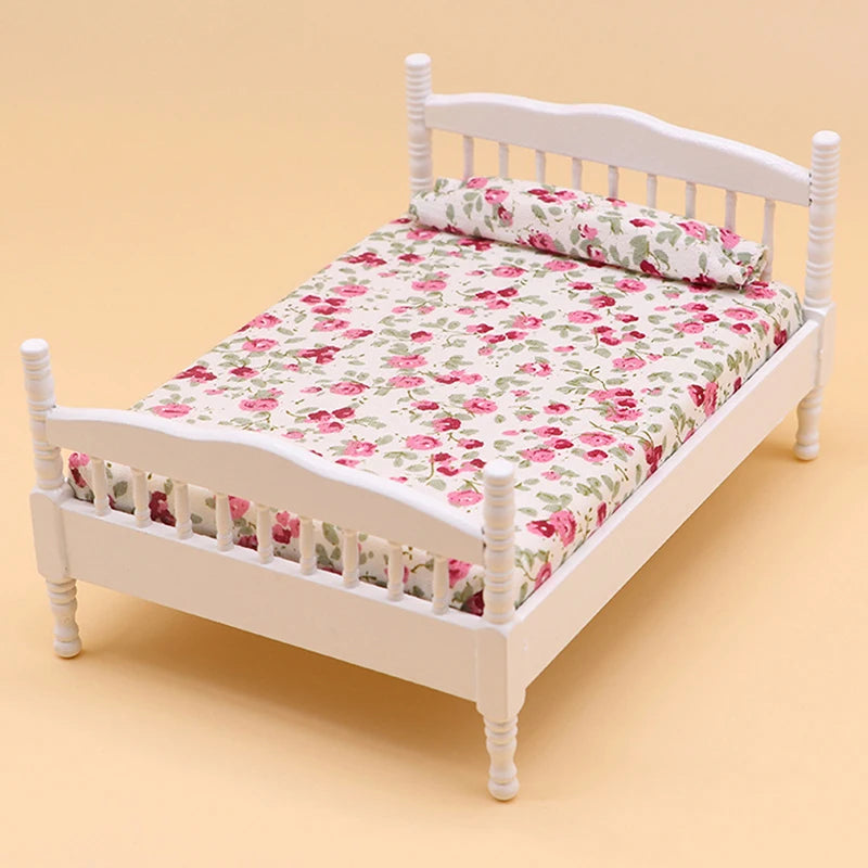 lit miniature classique bois marron clair matelas tête lit tissu uni blanc chambre poupée