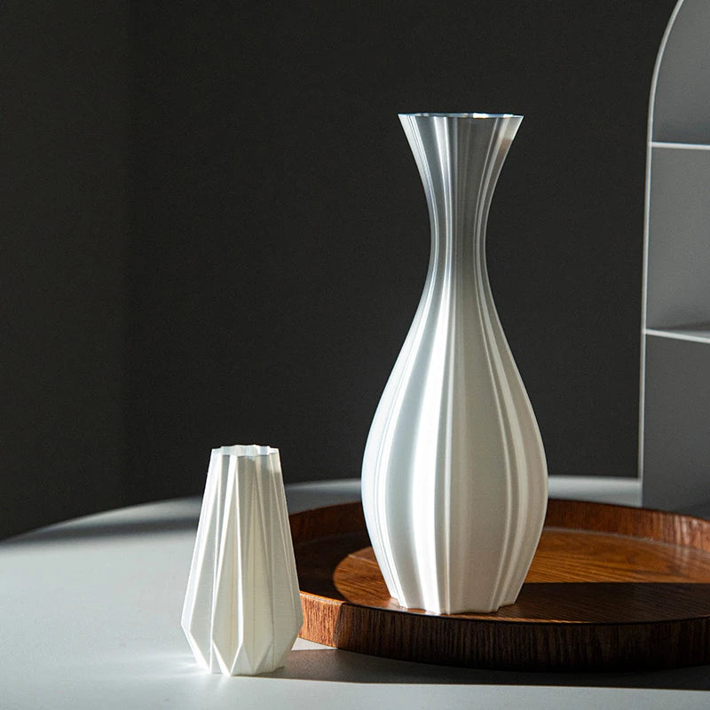 vase décoratif moderne minimaliste motif ondulé spirale opaque fleurs lilas violet table maison salon