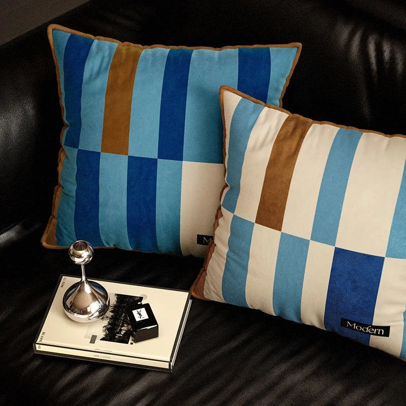 taies d'oreillers carrées modernes carreaux géométriques bleu beige marron velours 45x45cm 55x55cm lit canapé