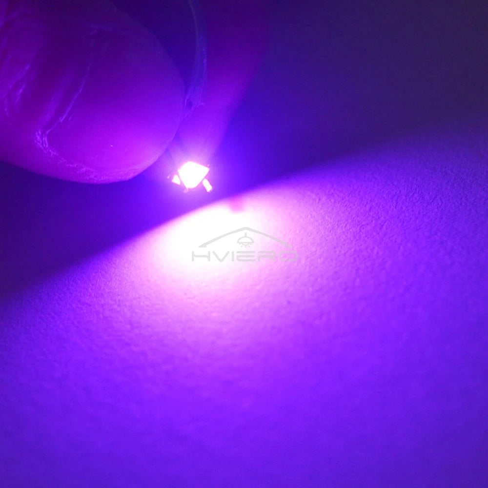 ruban led rouge blanc chaud jaune vert rose violet carré blanc fond noir moderne