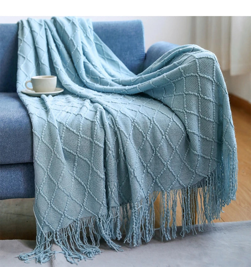 couverture tricotée vert foncé motif zigzag pompons canapé lit décoration intérieure moderne large