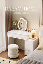 maquillage blanc moderne miroir ovale tiroirs accessoires lampe tabouret minimaliste