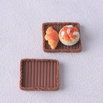 paniers gâteaux miniatures réalistes détaillés marron clair foncé variés tissu paille fruits fleurs