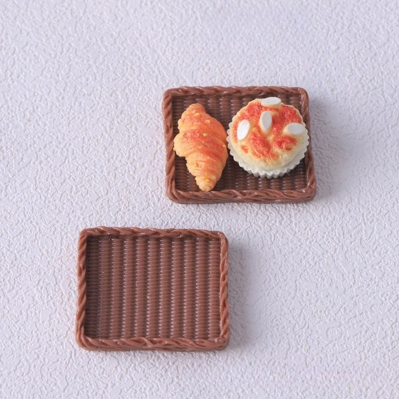 paniers gâteaux miniatures réalistes détaillés marron clair foncé variés tissu paille fruits fleurs