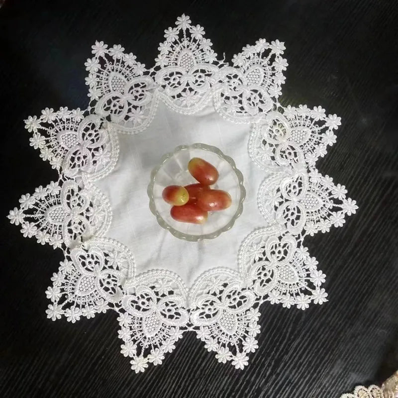 Sous-verre violet brodé pour table de fête de mariage