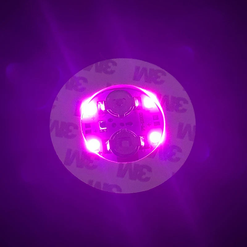 mini lampes led multicolores adhésives modernes rouges vertes bleues diodes circulaires festive minimaliste