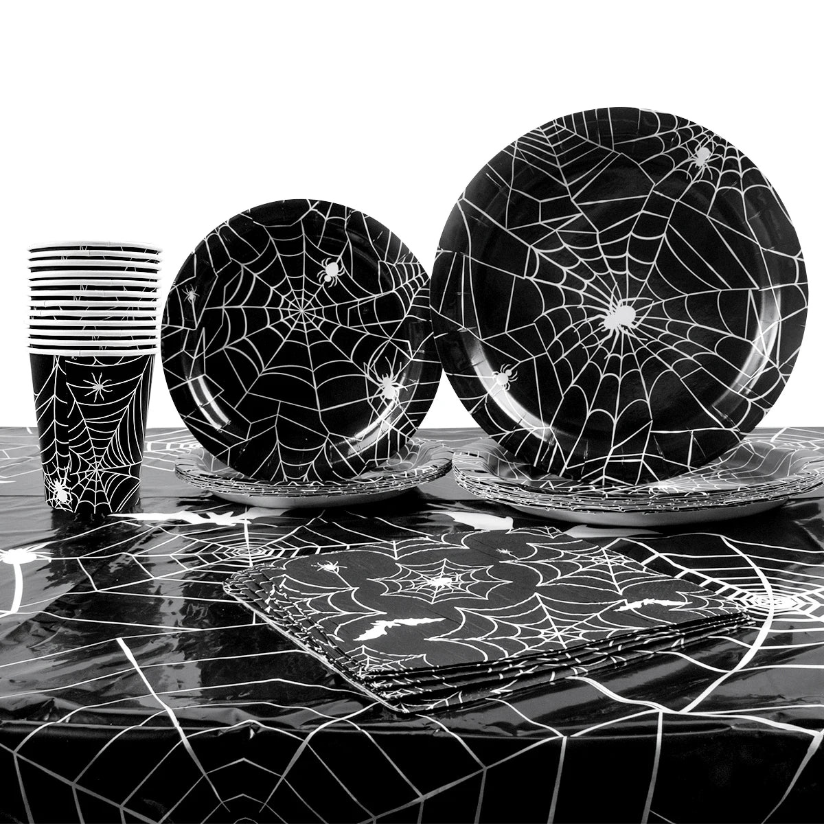 assiettes halloween araignées verres serviettes table noire blanc points brillants toile festive octobre