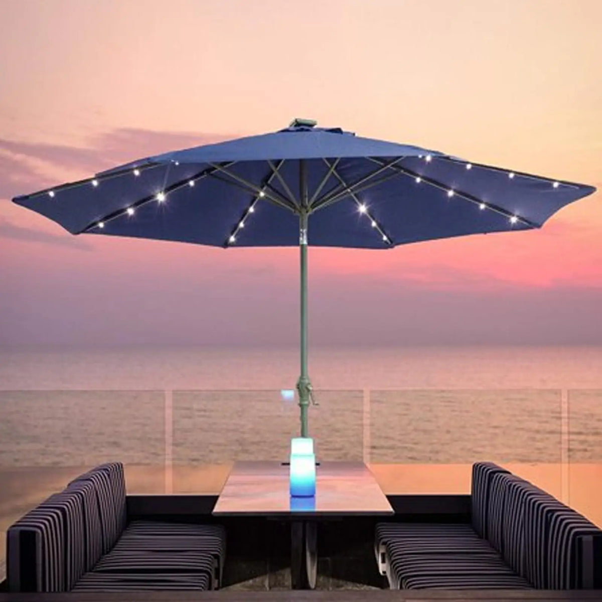 parasol solaire guirlande led bleu marron nuit extérieur ambiance chaleureuse relaxante
