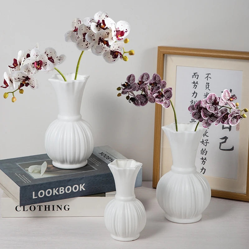 vases blancs moderne rayures relief décoration intérieure plantes pots fleurs artificielles minimalistes