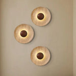 lampe murale pierre naturelle led beige marron foncé texture bois minimaliste fixée mur opaque