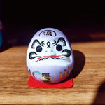 dolls japonaises traditionnelles artisanales couleurs vives yeux sourire symboles chinois ornement maison