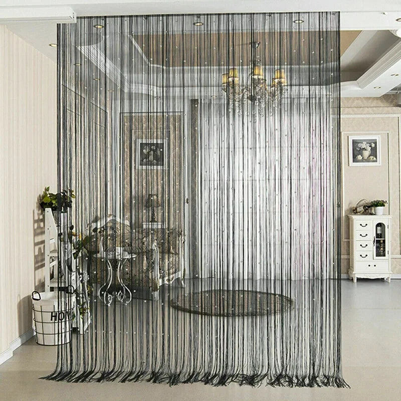 Installation du rideau de perles avec crochets au plafond