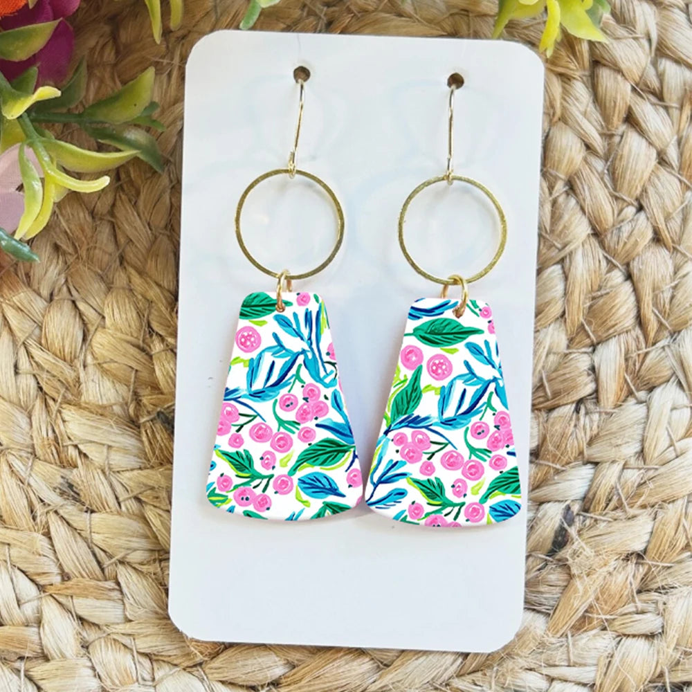boucles d'oreilles modernes fleurs rayures palmiers abstraits couleur bleue verte rose blanche noire anneaux