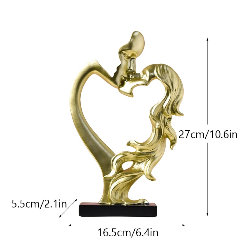 statuette moderne couple enlacés forme cœur résine blanche dorée argentée romantique decoration interieur base