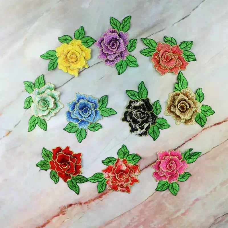 écusson décoratif brodé roses stylisées feuilles vertes couleurs variées acrylique couture diy femme adultère