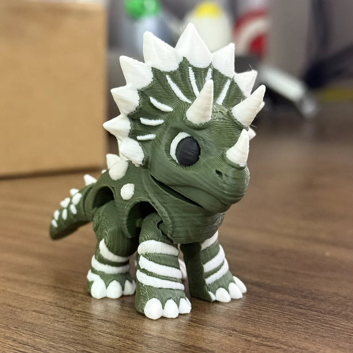 figurine dinosaure triceratops vert articulée décoration intérieur adorable cartoon