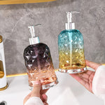 distributeur savon liquide transparent texturé moderne élégant noir bleu rose jaune pompe base dorée