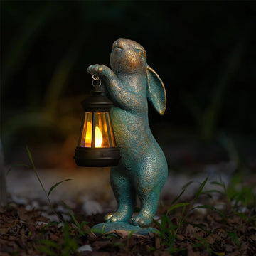 statue jardin lapin lanterne solaire bleu turquoise décoration extérieure patio cour ornementalité champêtre