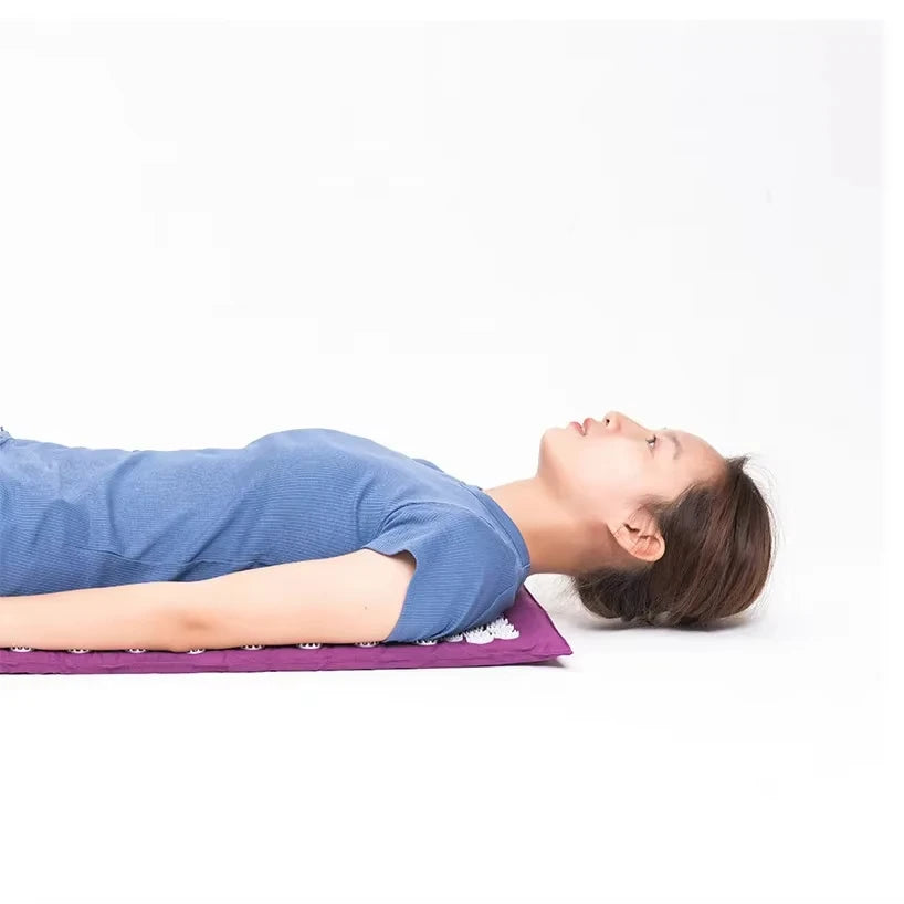 tapis massage acupoints soulagement douleur points blancs fond noir moderne colliers velcro