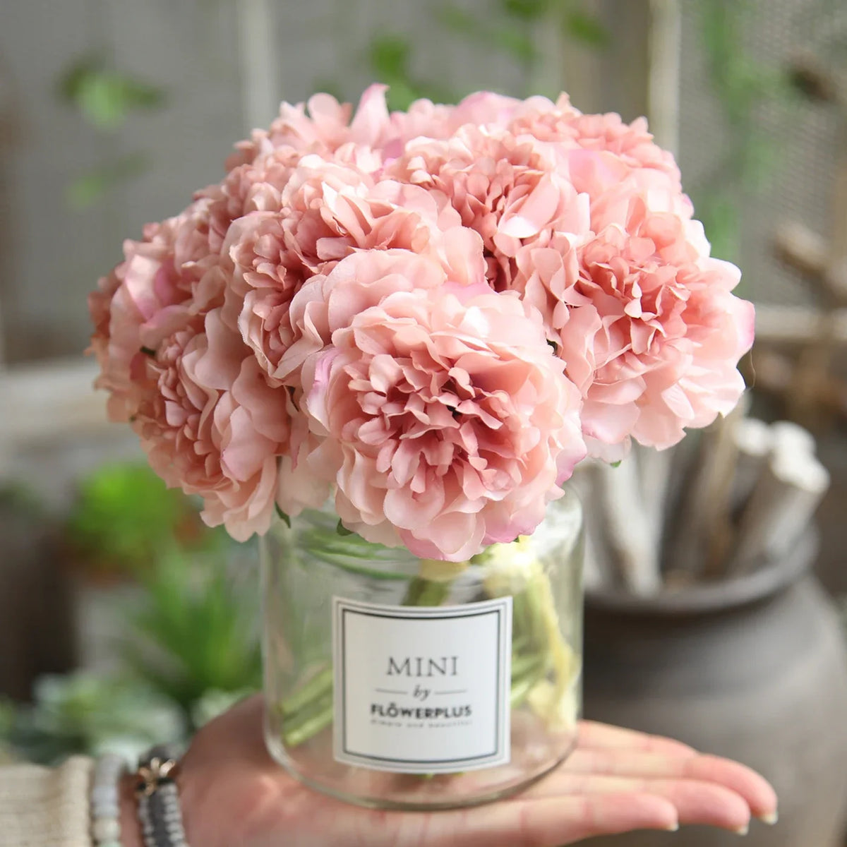 bouquet pivoines artificielles soie rose pâle blanc decoration mariage intérieur classique